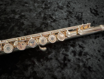 Photo Armstrong 103B – Open Hole Key Work To Low B, Serial #8104164 - Nice Step Up Flute